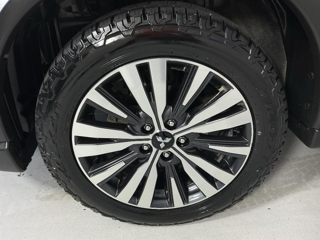 Photo '10' of Mitsubishi Outlander