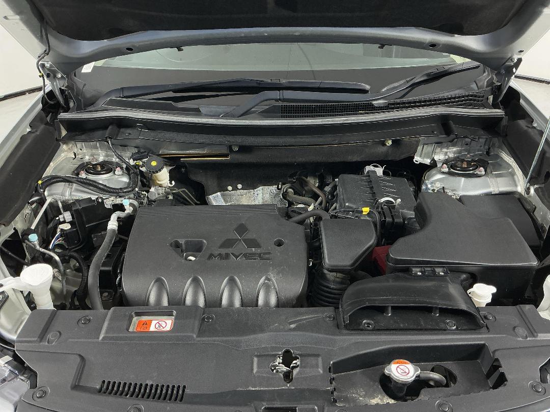 Photo '13' of Mitsubishi Outlander