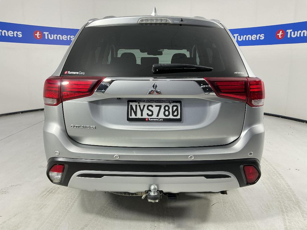 Photo '6' of Mitsubishi Outlander