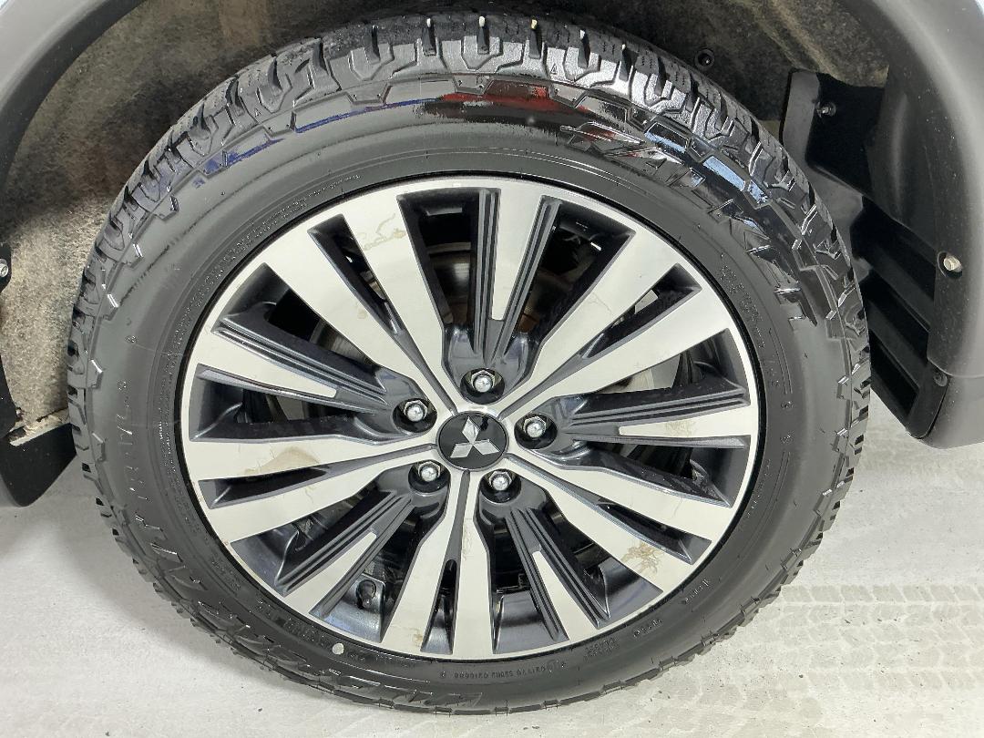 Photo '11' of Mitsubishi Outlander