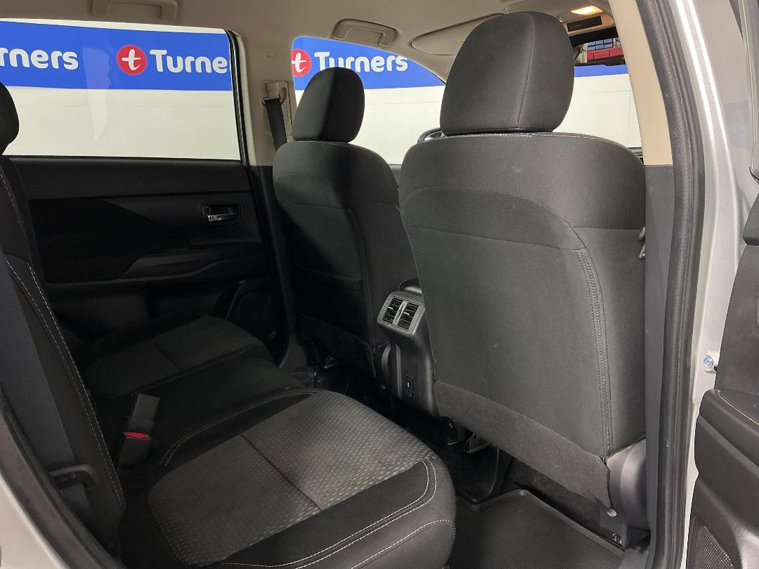 Photo '20' of Mitsubishi Outlander