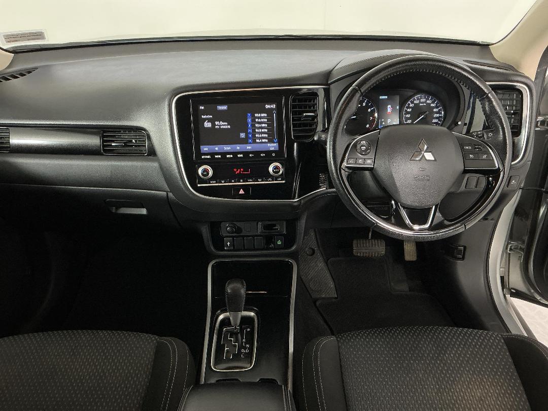 Photo '17' of Mitsubishi Outlander