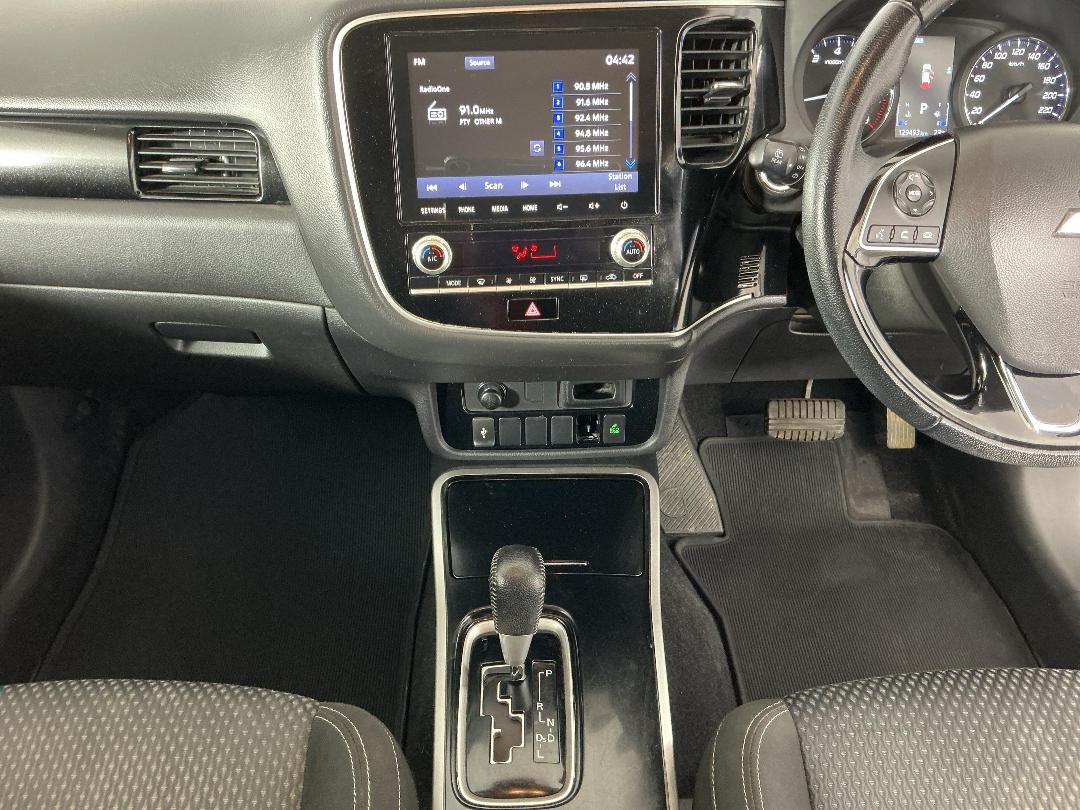 Photo '18' of Mitsubishi Outlander