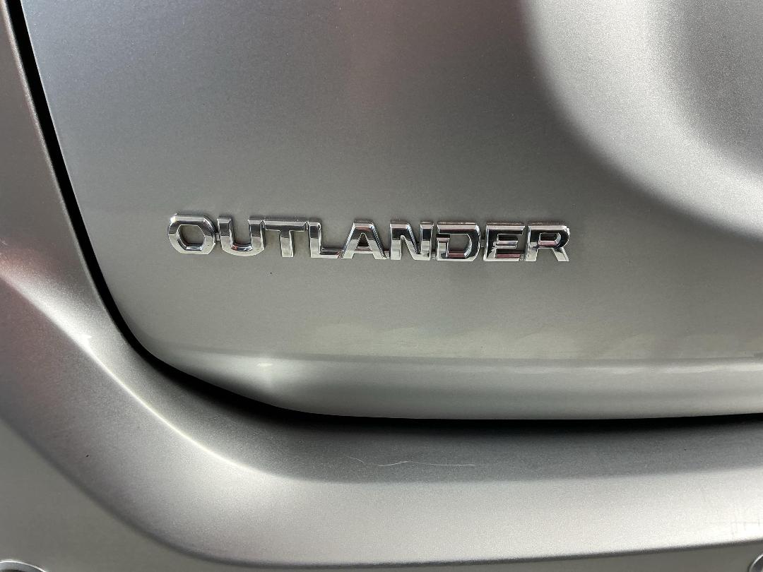 Photo '31' of Mitsubishi Outlander