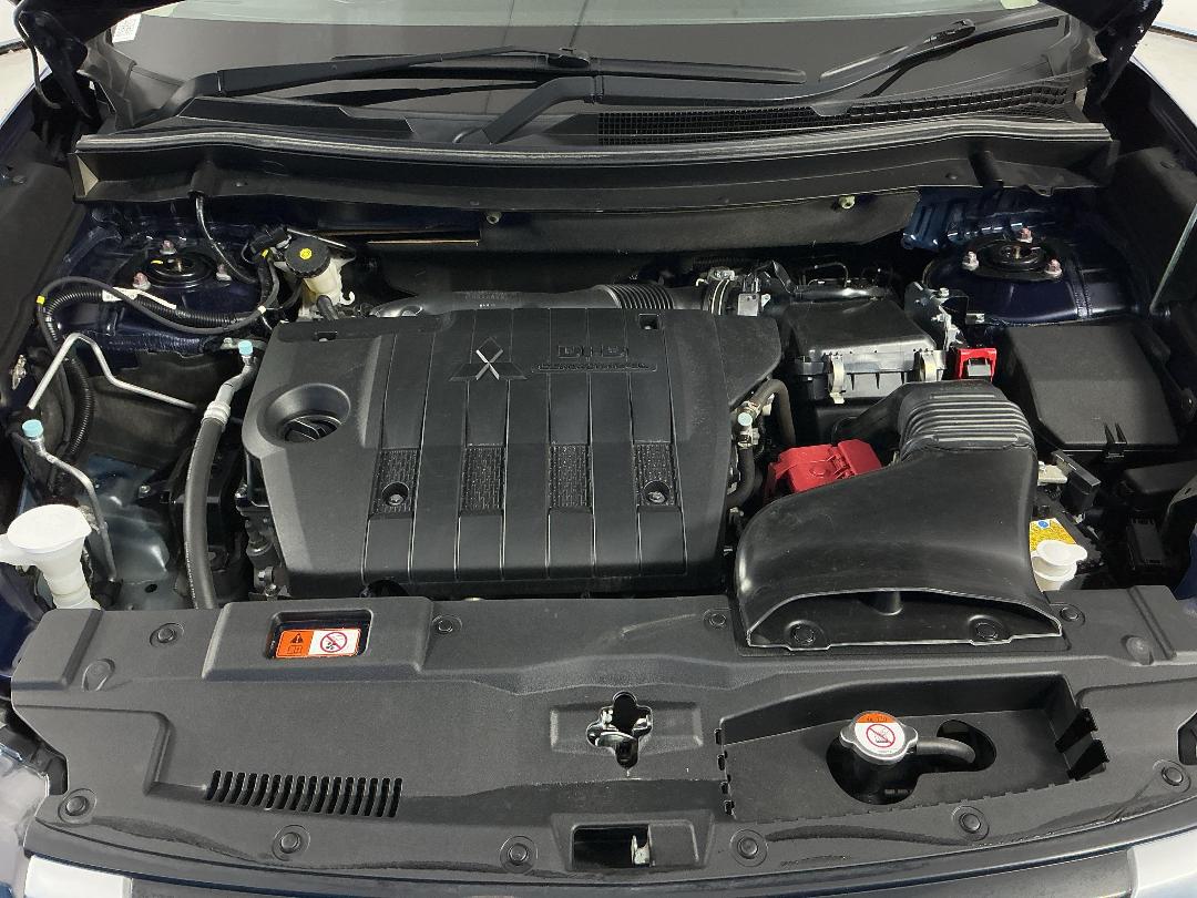 Photo '13' of Mitsubishi Outlander