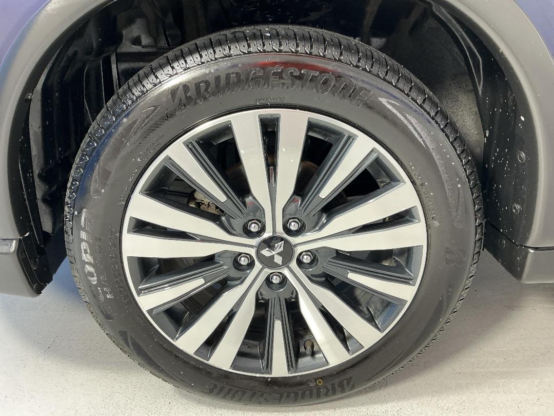 Photo '10' of Mitsubishi Outlander