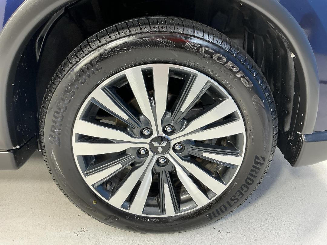 Photo '9' of Mitsubishi Outlander