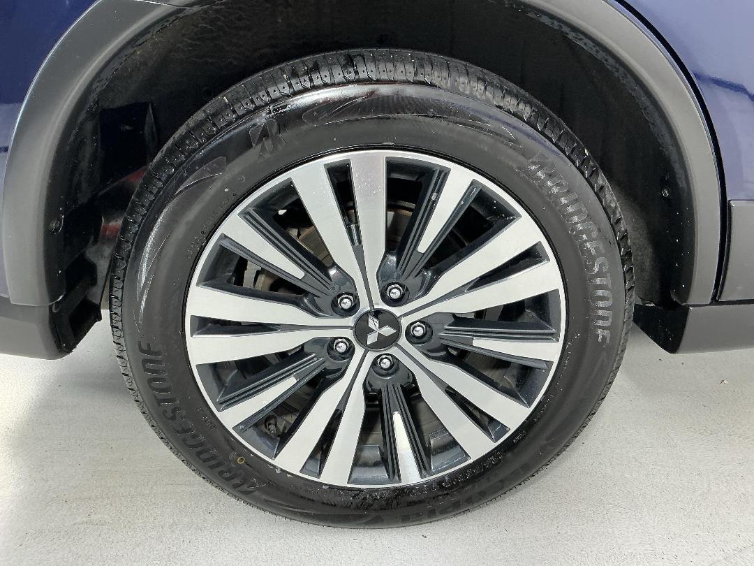 Photo '12' of Mitsubishi Outlander