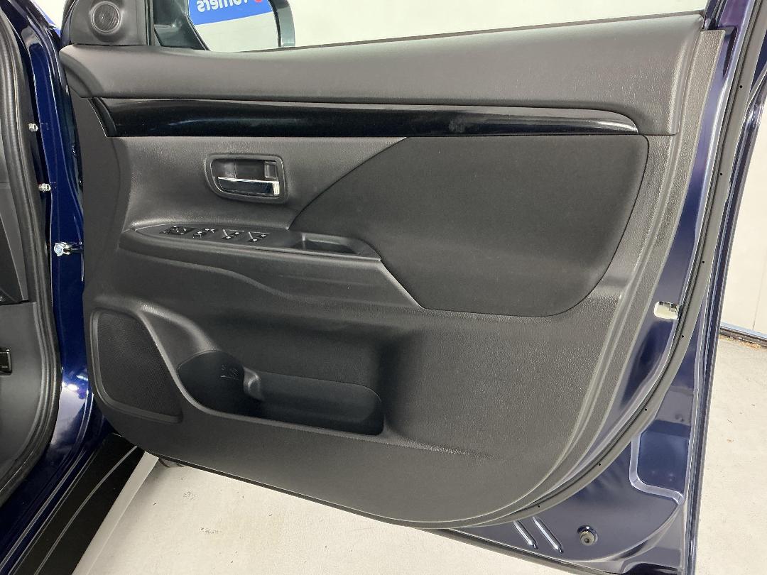 Photo '15' of Mitsubishi Outlander