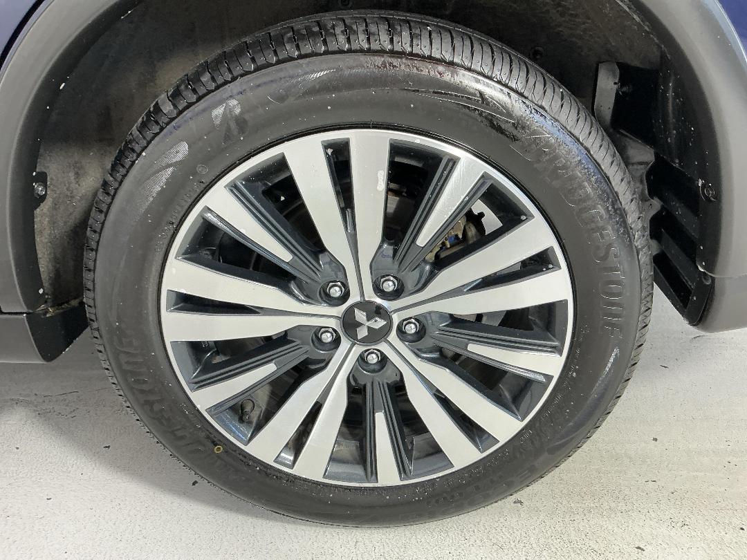 Photo '11' of Mitsubishi Outlander