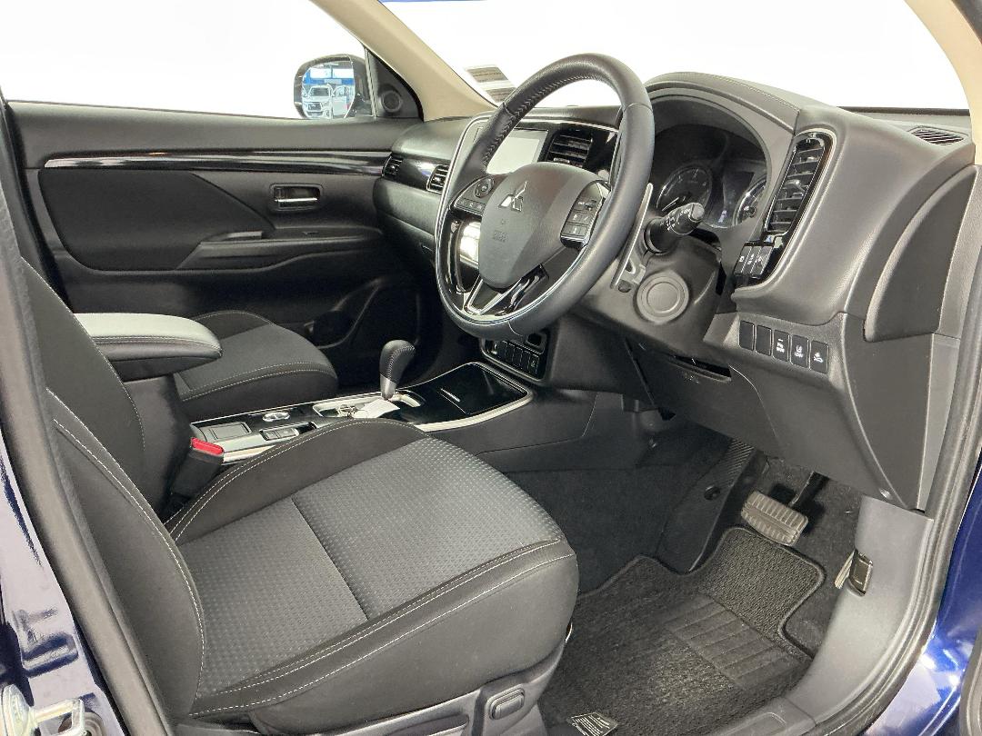 Photo '16' of Mitsubishi Outlander