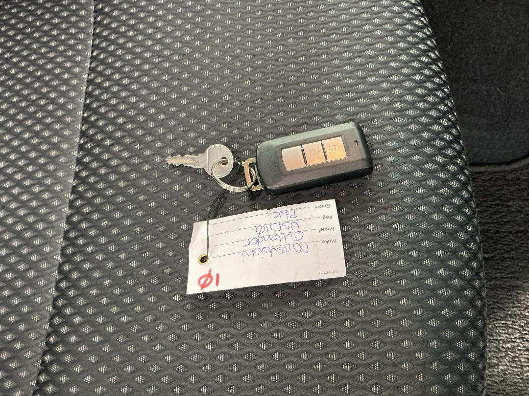 Photo '22' of Mitsubishi Outlander