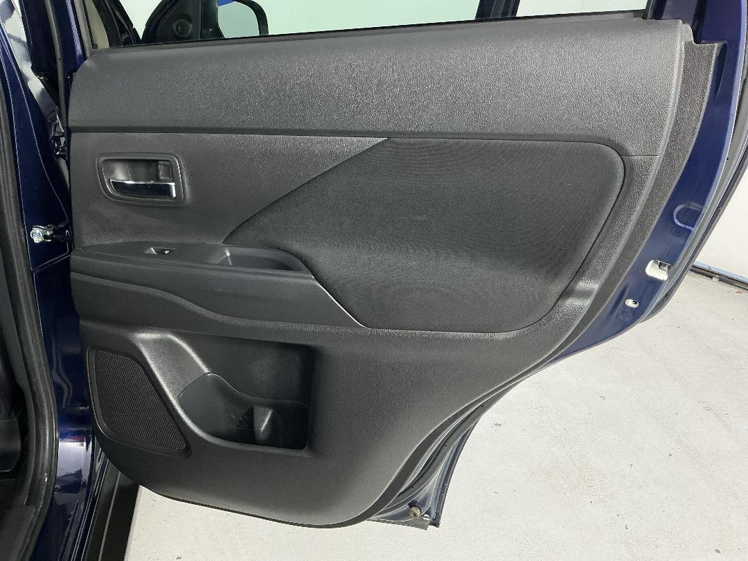 Photo '19' of Mitsubishi Outlander