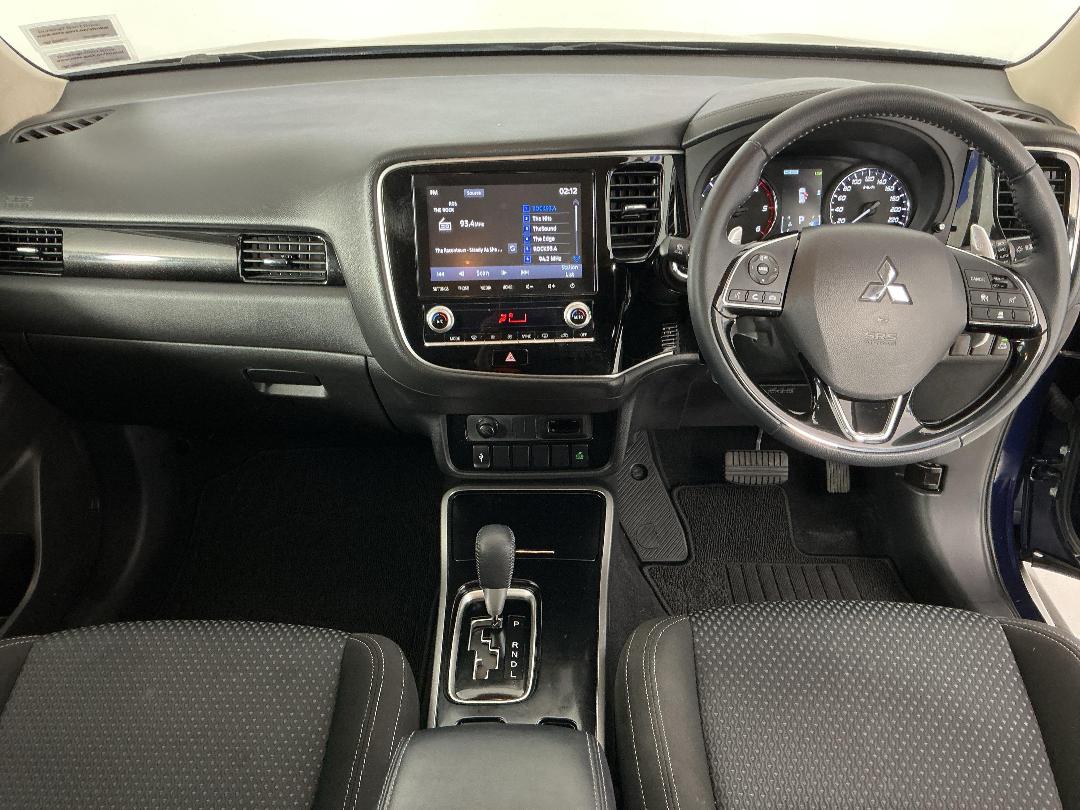 Photo '17' of Mitsubishi Outlander