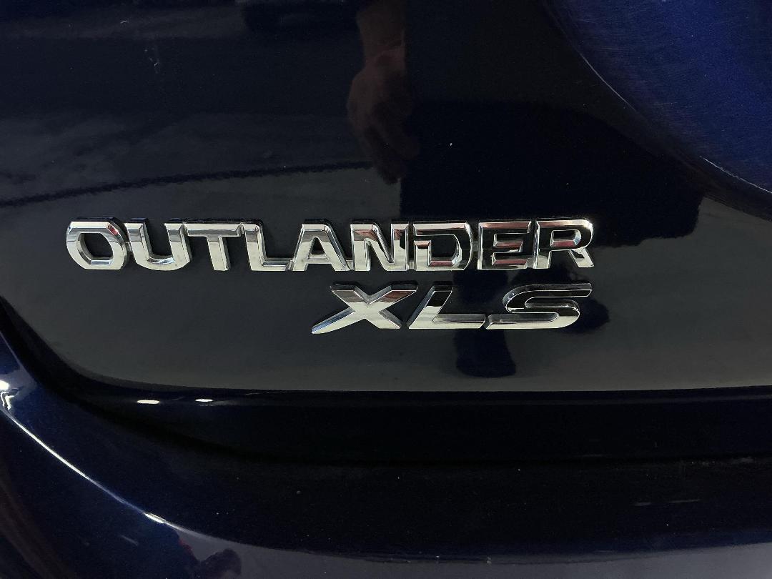 Photo '30' of Mitsubishi Outlander