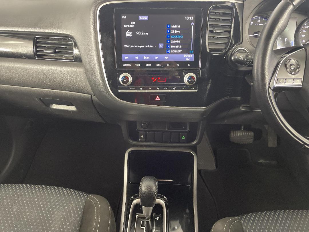 Photo '18' of Mitsubishi Outlander Photo '18' of Mitsubishi Outlander