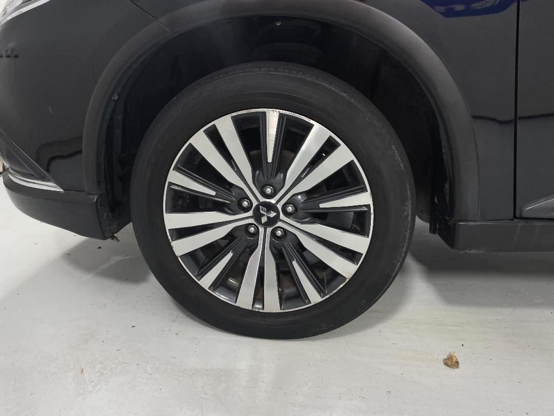 Photo '10' of Mitsubishi Outlander Photo '10' of Mitsubishi Outlander