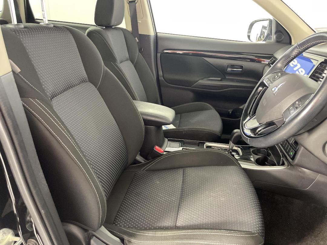 Photo '16' of Mitsubishi Outlander Photo '16' of Mitsubishi Outlander