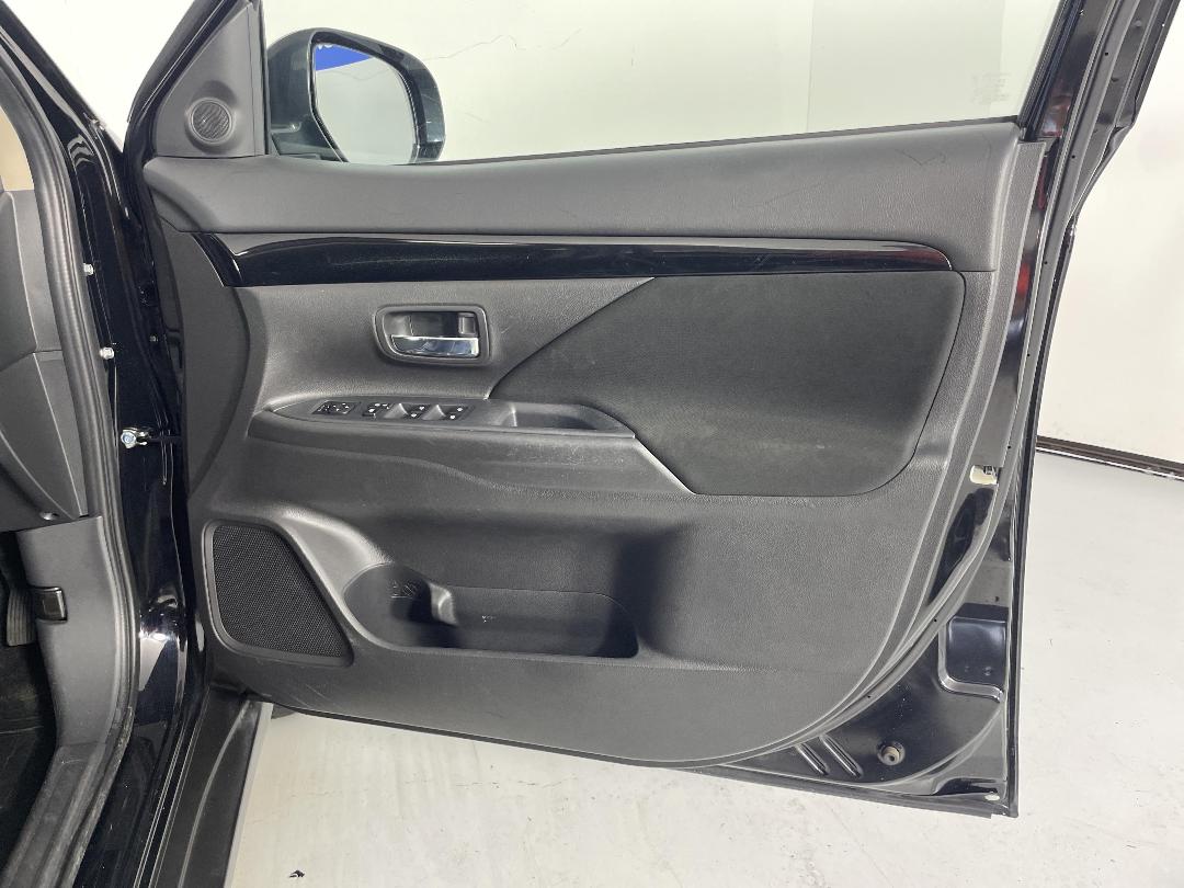 Photo '15' of Mitsubishi Outlander Photo '15' of Mitsubishi Outlander