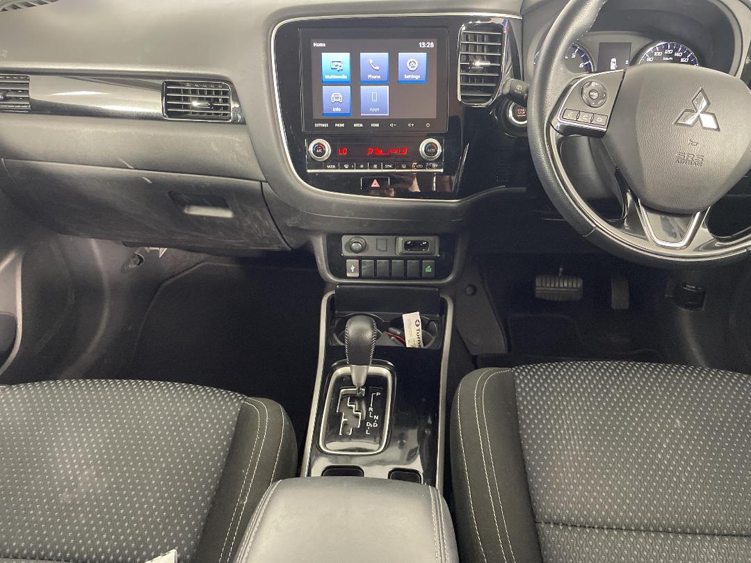 Photo '18' of Mitsubishi Outlander Photo '18' of Mitsubishi Outlander