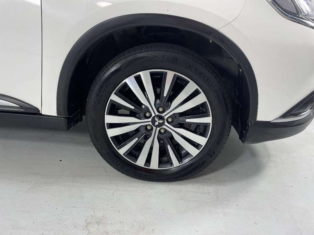 Photo '9' of Mitsubishi Outlander Photo '9' of Mitsubishi Outlander