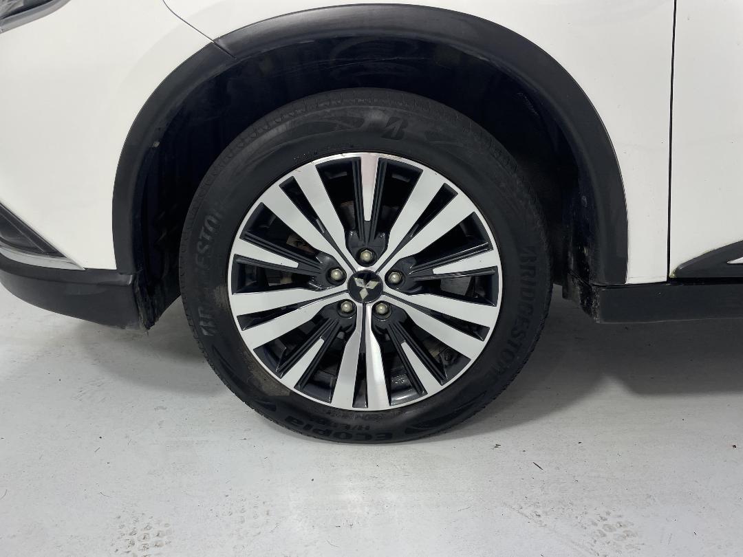 Photo '10' of Mitsubishi Outlander Photo '10' of Mitsubishi Outlander