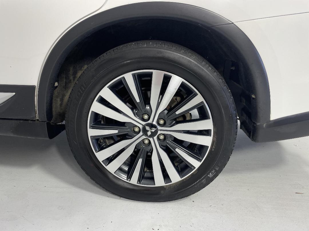 Photo '11' of Mitsubishi Outlander Photo '11' of Mitsubishi Outlander