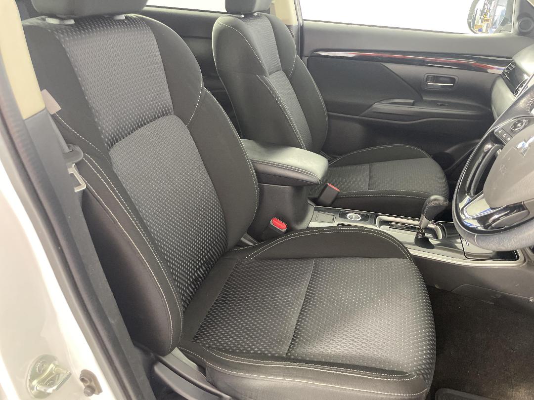 Photo '16' of Mitsubishi Outlander Photo '16' of Mitsubishi Outlander