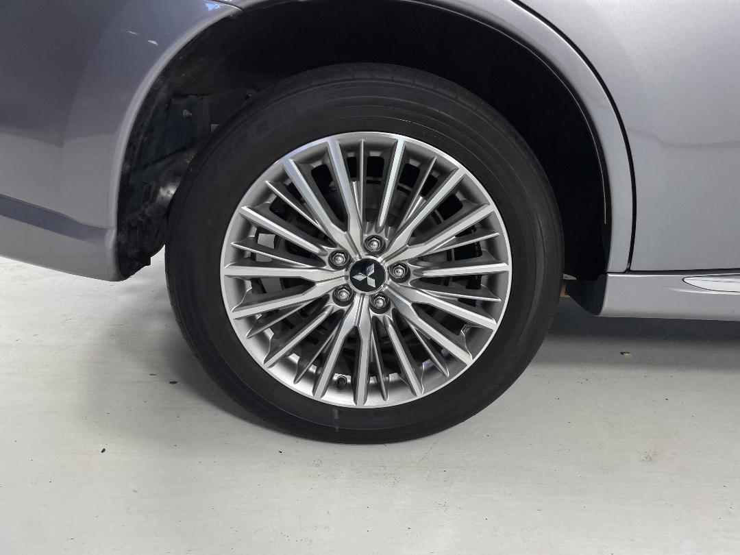 Photo '12' of Mitsubishi Outlander