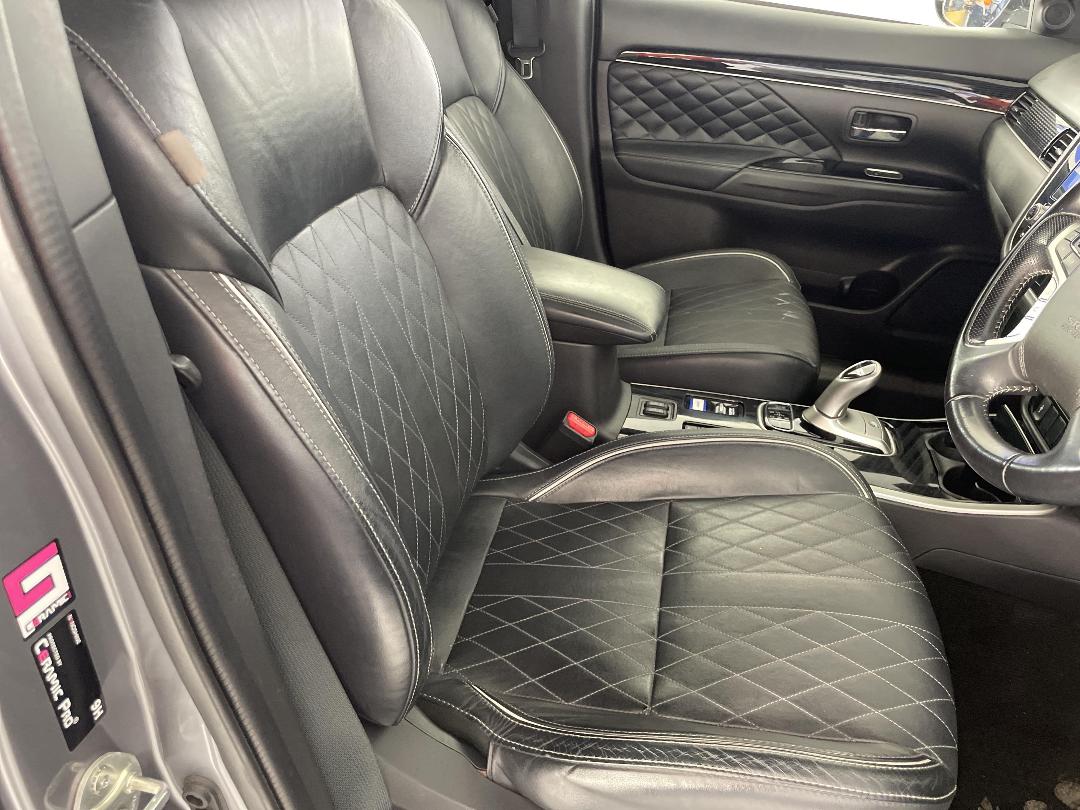 Photo '16' of Mitsubishi Outlander