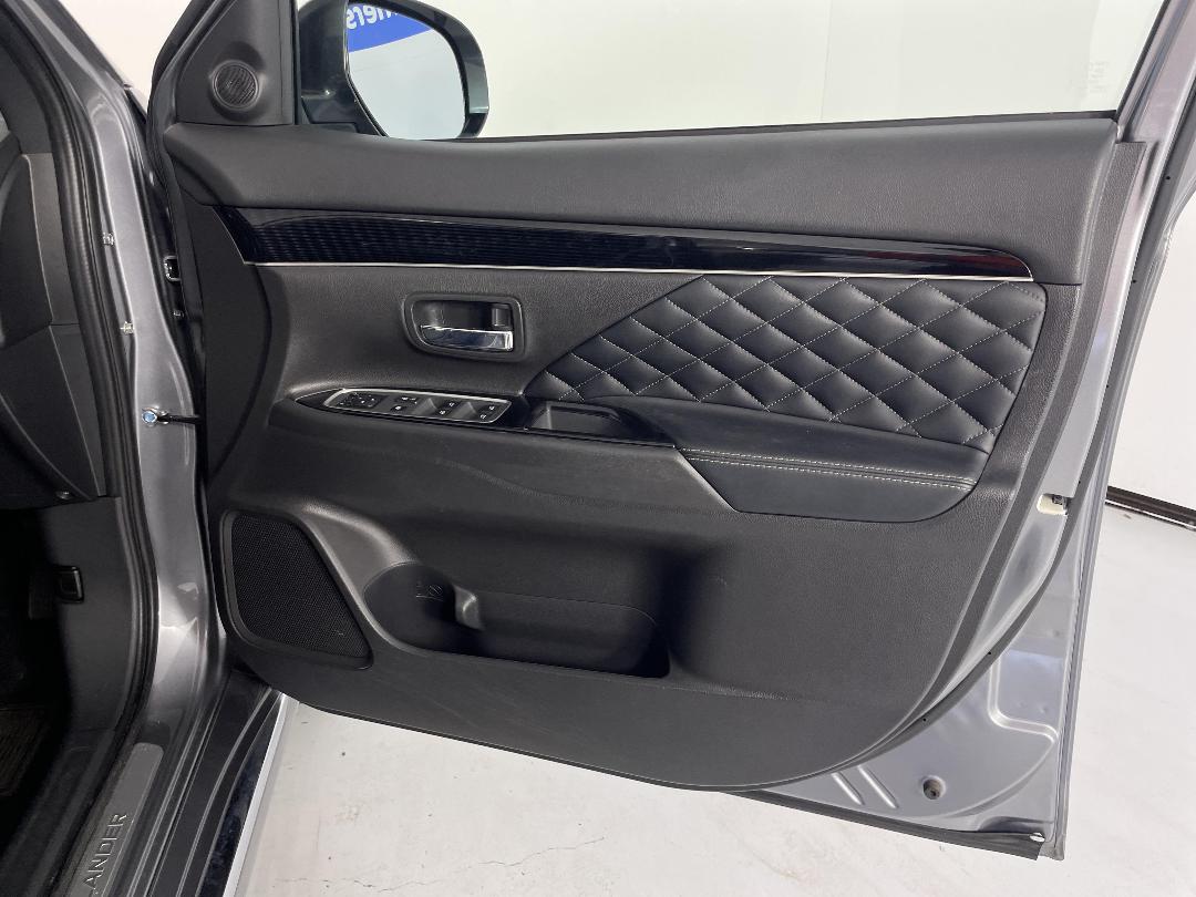 Photo '15' of Mitsubishi Outlander