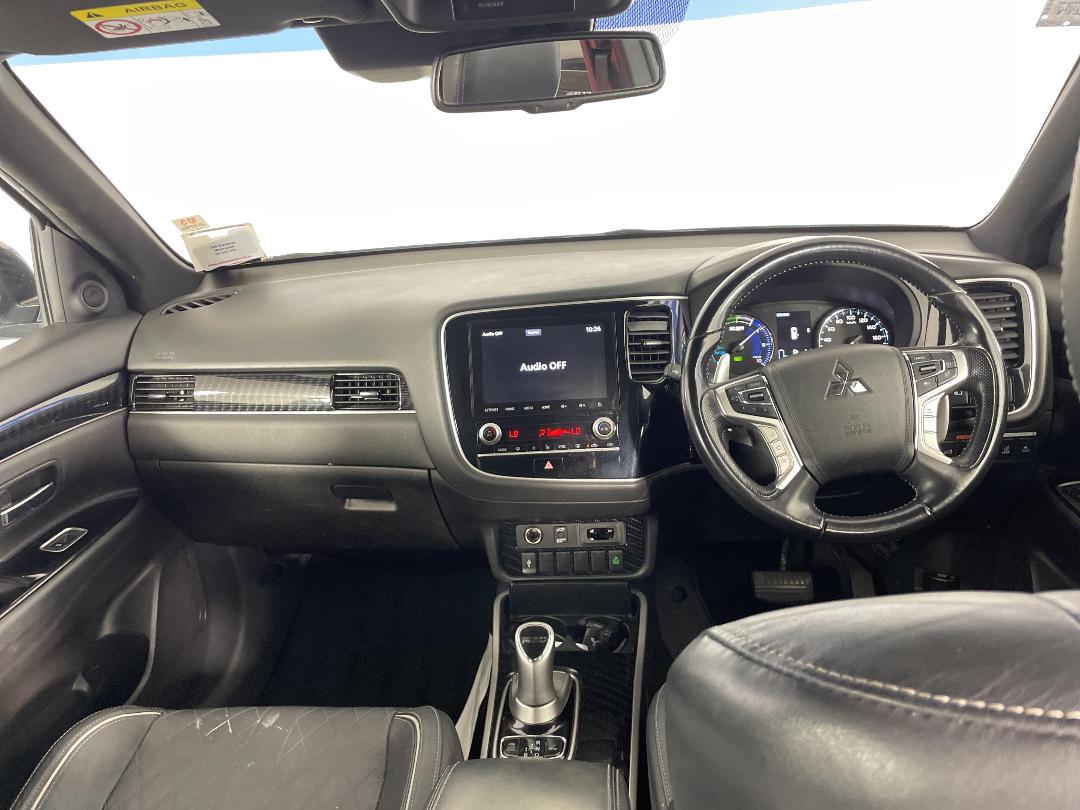 Photo '17' of Mitsubishi Outlander