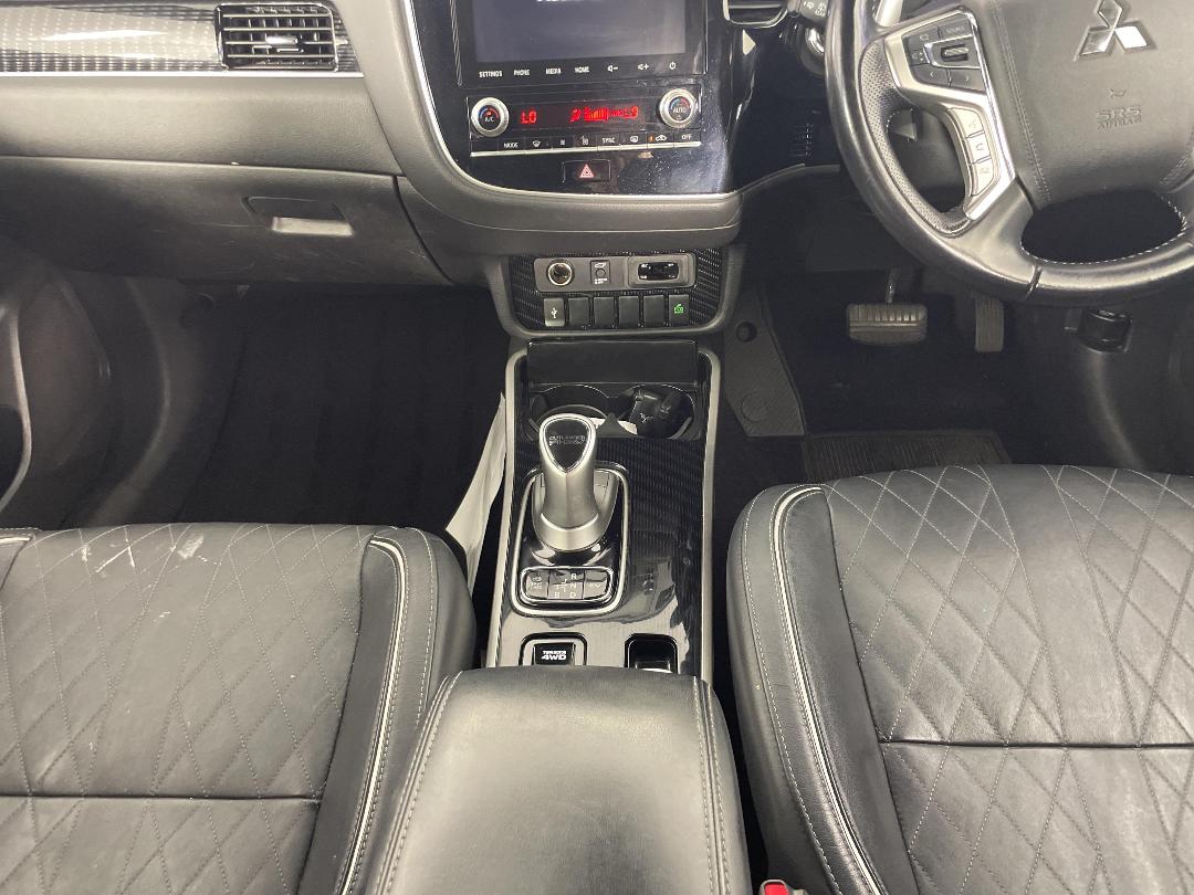 Photo '18' of Mitsubishi Outlander