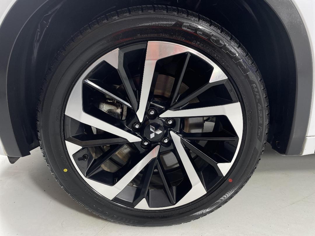 Photo '10' of Mitsubishi Outlander