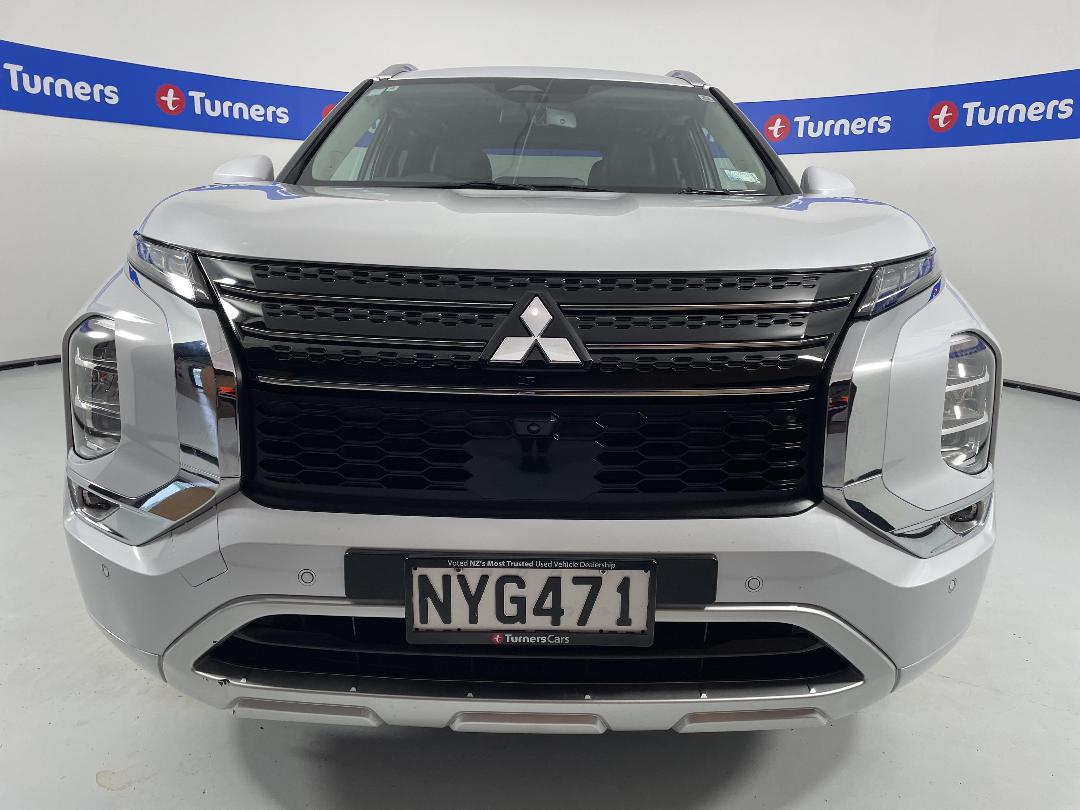 Photo '2' of Mitsubishi Outlander