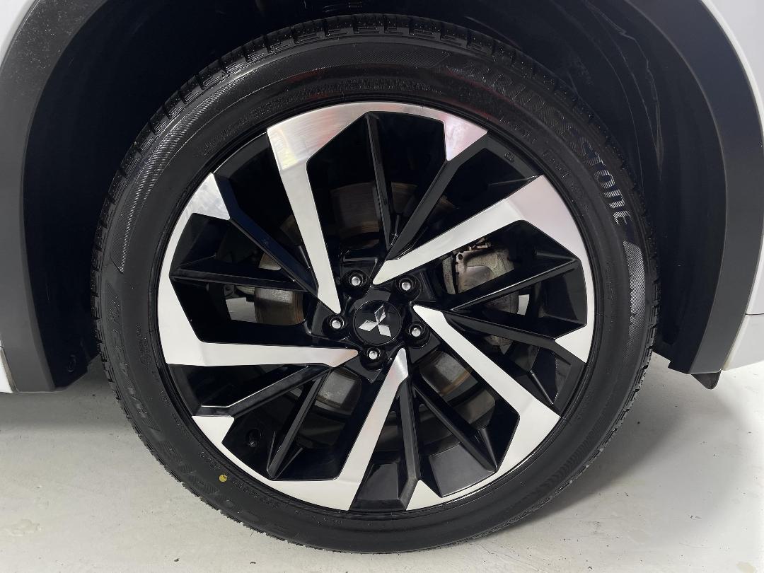 Photo '9' of Mitsubishi Outlander