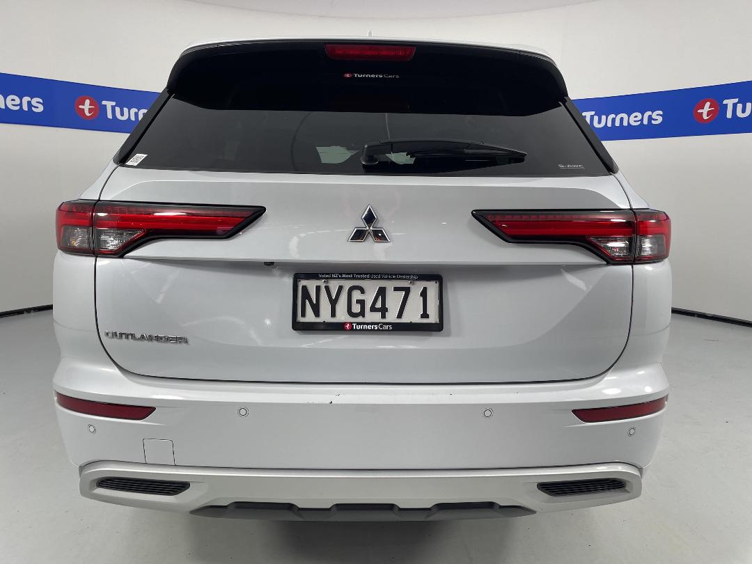 Photo '6' of Mitsubishi Outlander
