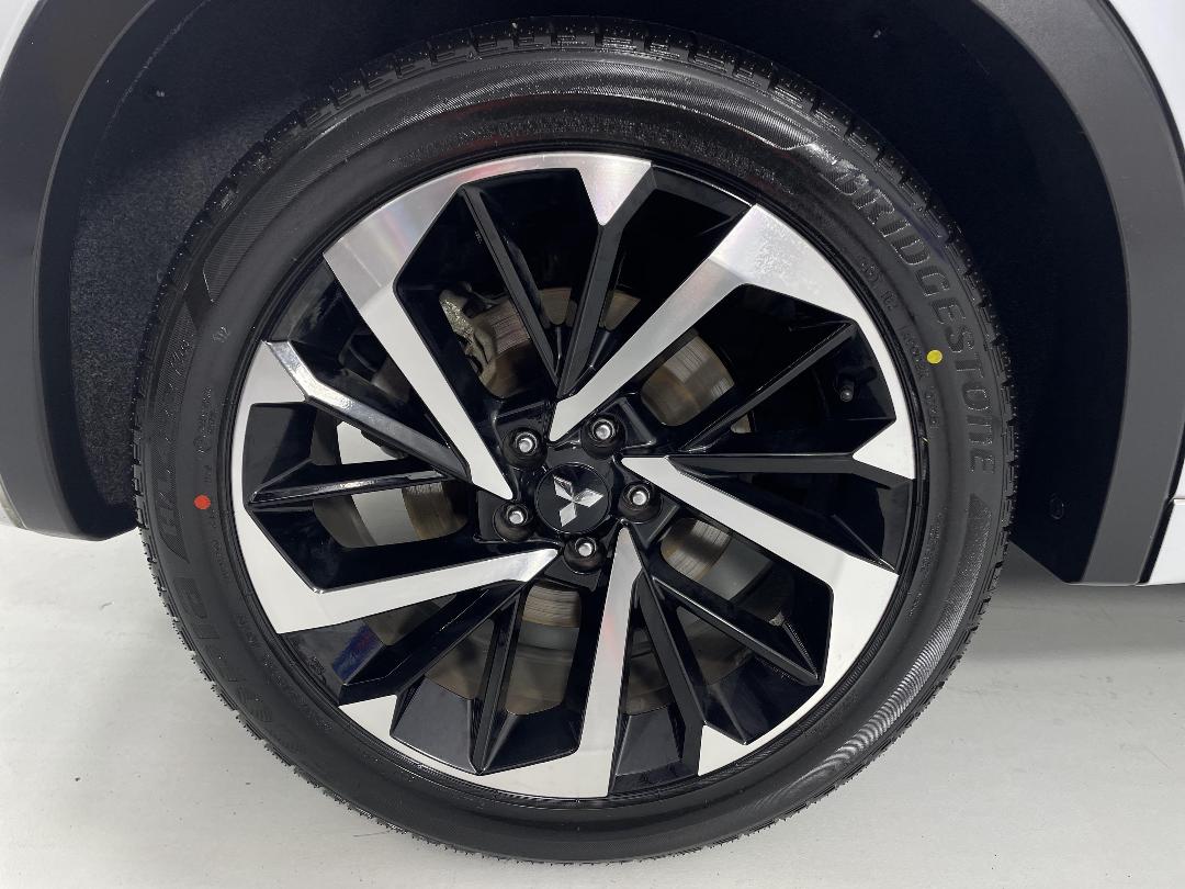 Photo '12' of Mitsubishi Outlander