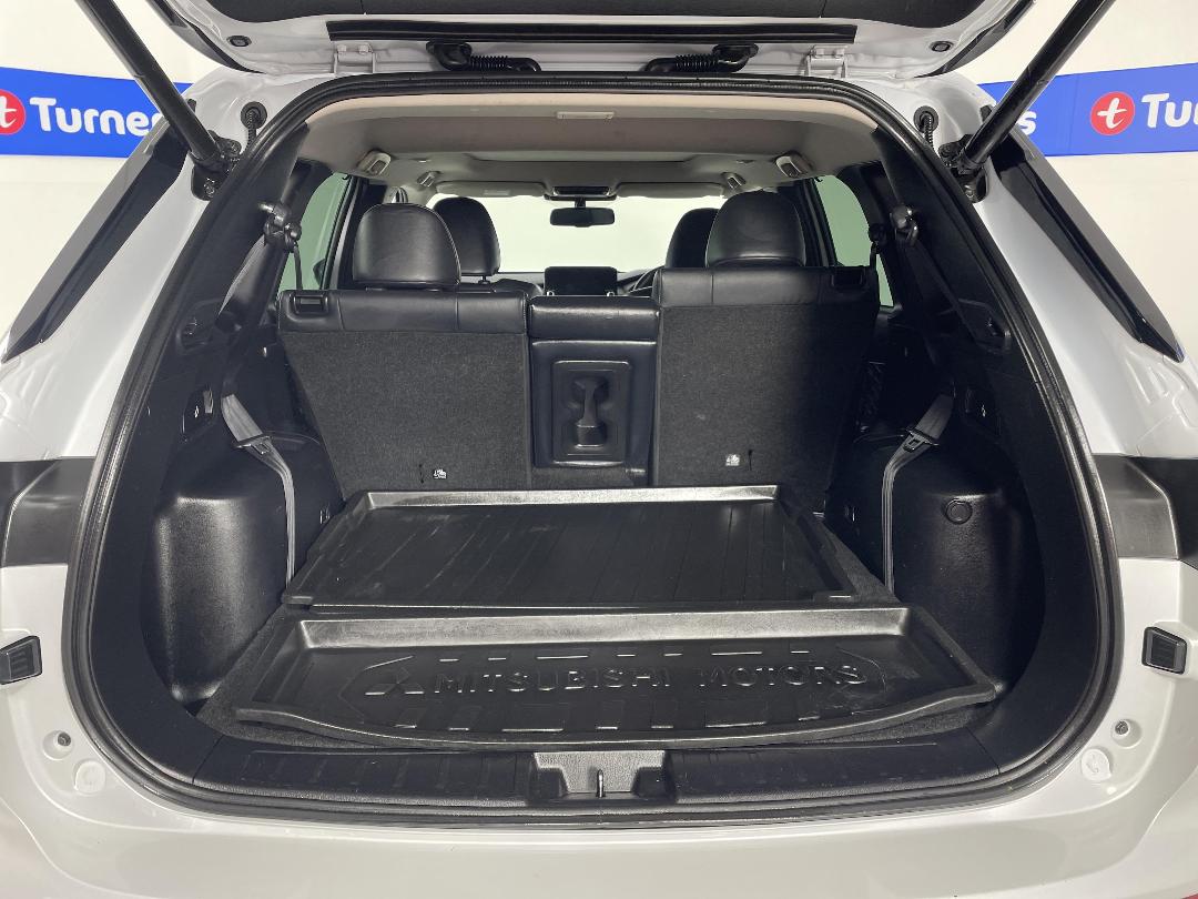 Photo '14' of Mitsubishi Outlander