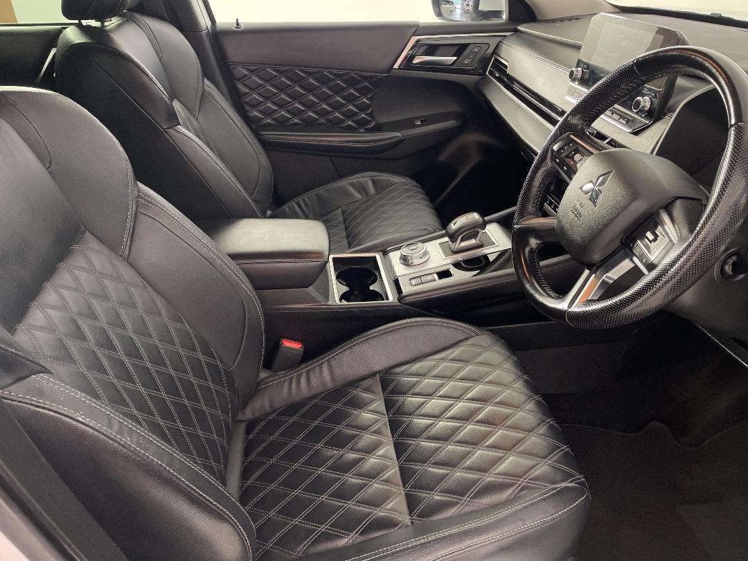 Photo '16' of Mitsubishi Outlander