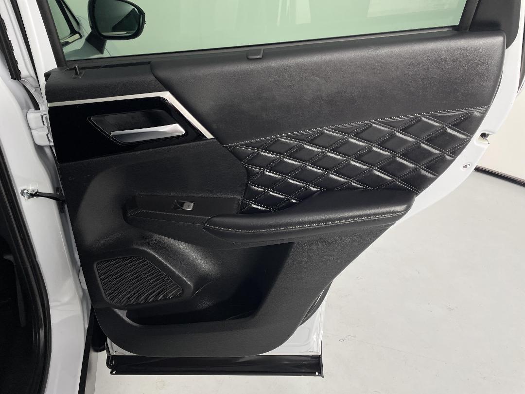 Photo '19' of Mitsubishi Outlander