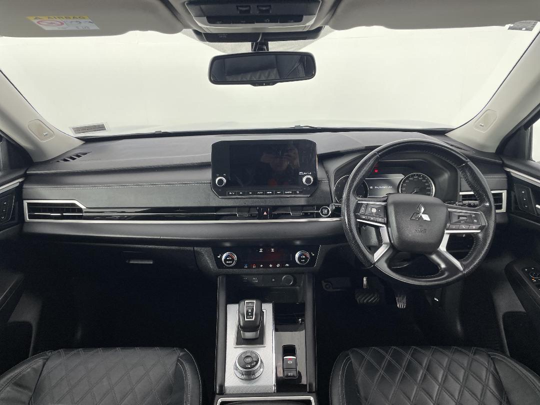 Photo '17' of Mitsubishi Outlander