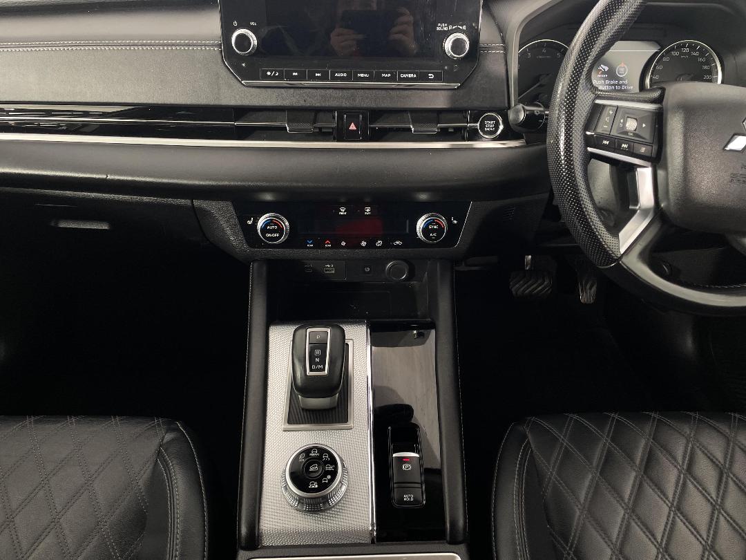 Photo '18' of Mitsubishi Outlander