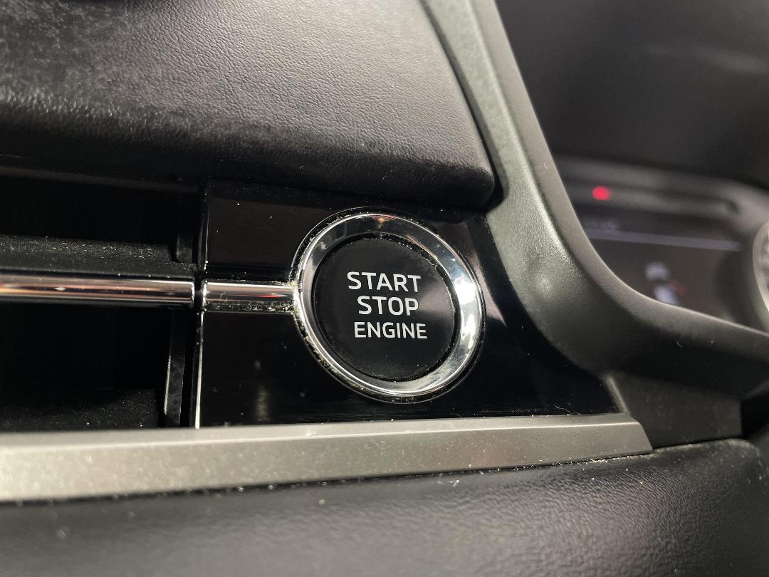 Photo '28' of Mitsubishi Outlander