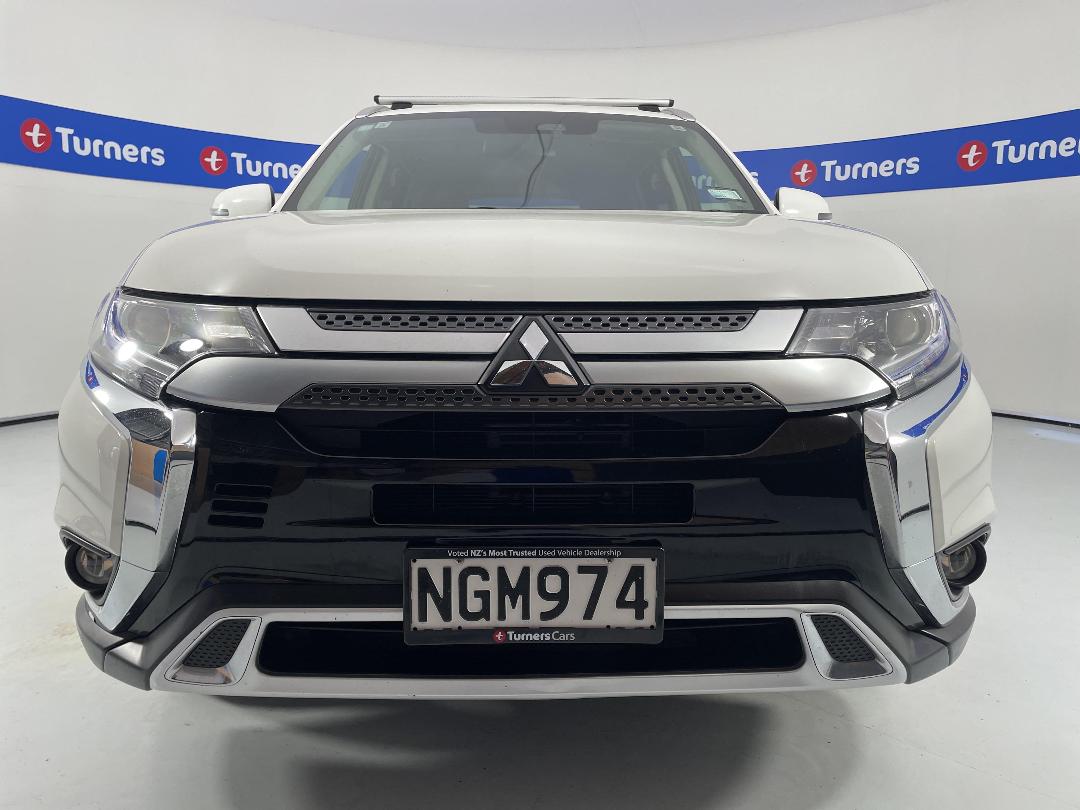 Photo '2' of Mitsubishi Outlander