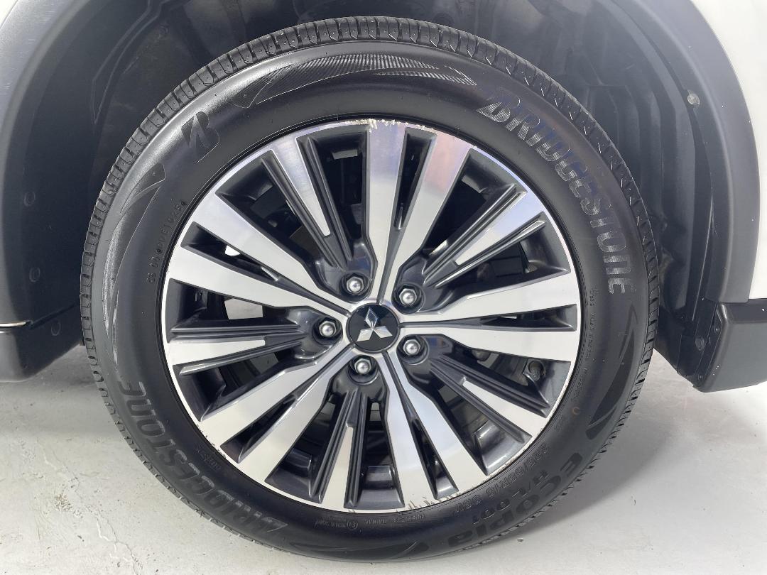 Photo '9' of Mitsubishi Outlander