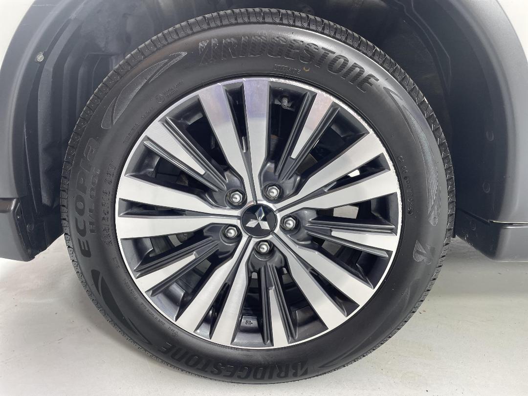 Photo '10' of Mitsubishi Outlander