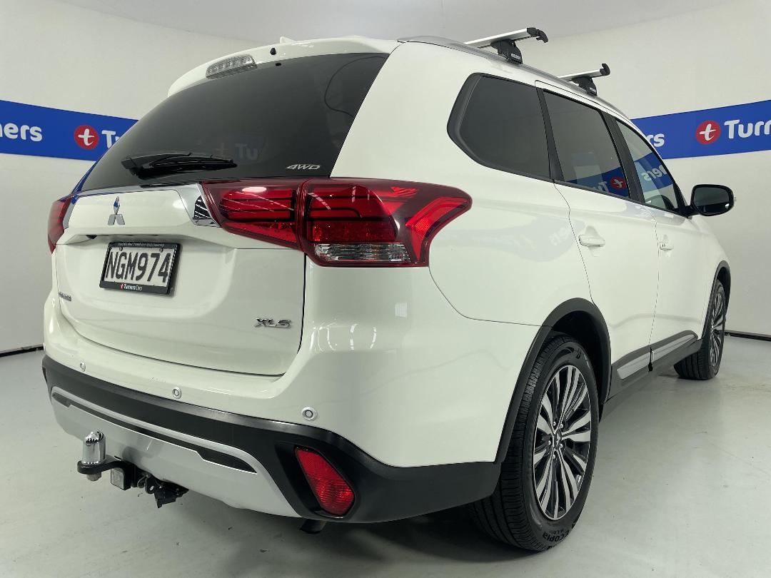 Photo '7' of Mitsubishi Outlander