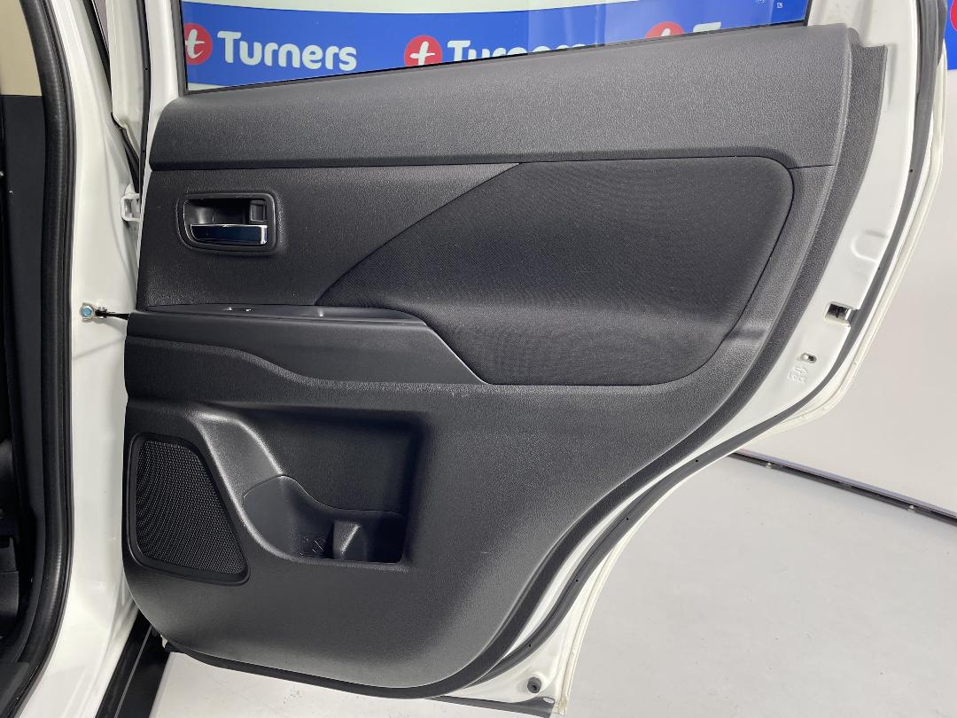 Photo '19' of Mitsubishi Outlander