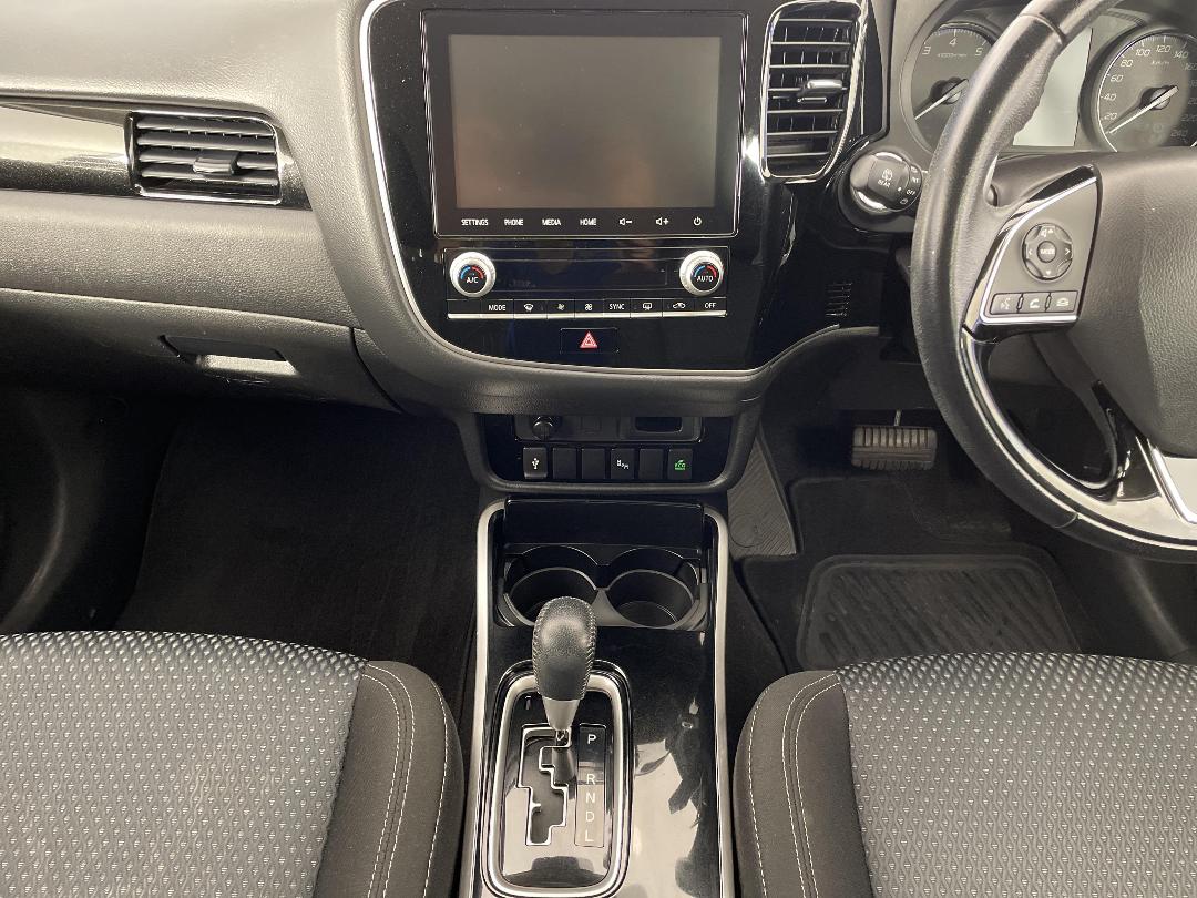 Photo '18' of Mitsubishi Outlander